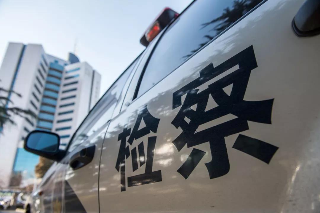 “楼霸”物业垄断装修还报复业主，太可恨了！终于被判