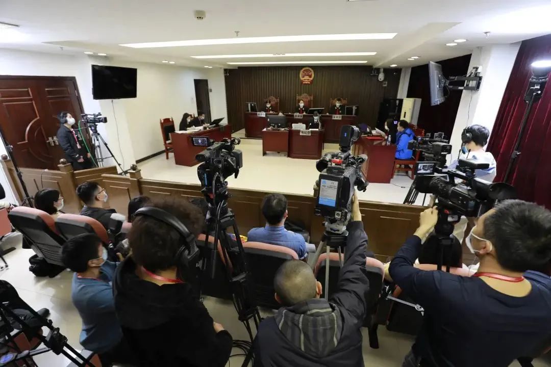 民法典实施后首个高空抛物案件判了！