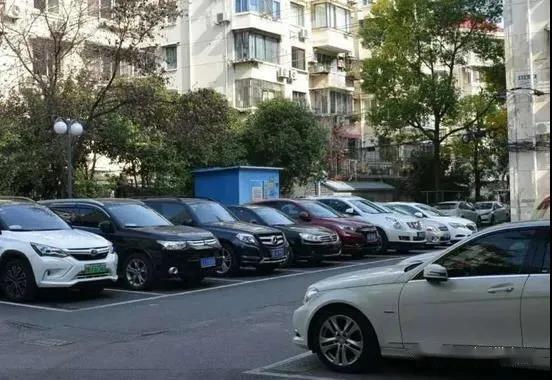 物业新要求：业主车位费和物业费必须一起交，不能只交车位费！