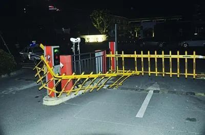 业主损坏公共设施，拒绝赔偿怎么办？