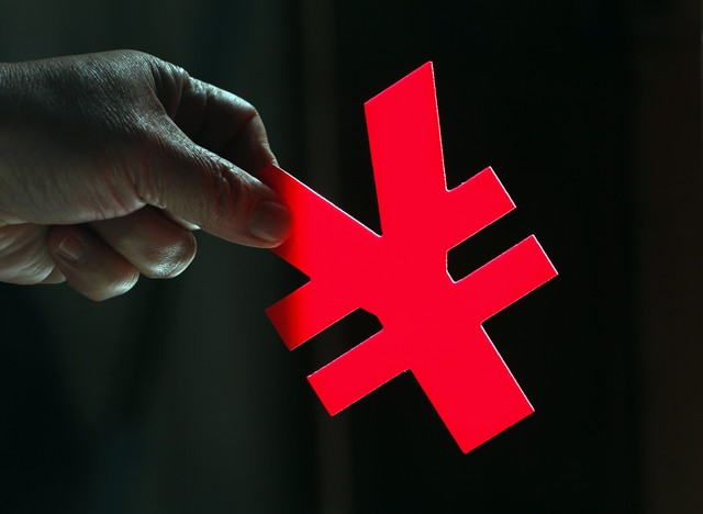 多个小区业委会成员被判刑，更多细节披露→