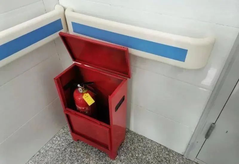 灭火器必须设置2个以上吗？规范是什么？