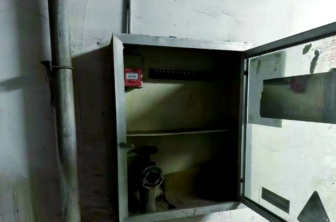 五年换四家物业，这个小区为何越换越烂？