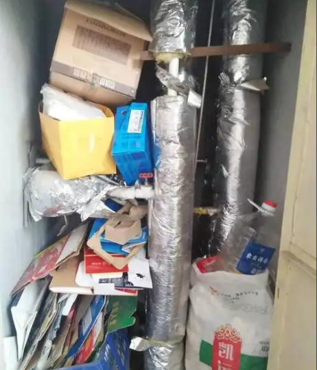 杜绝在家门口、楼道内、水电井房堆放杂物，从你我做起！